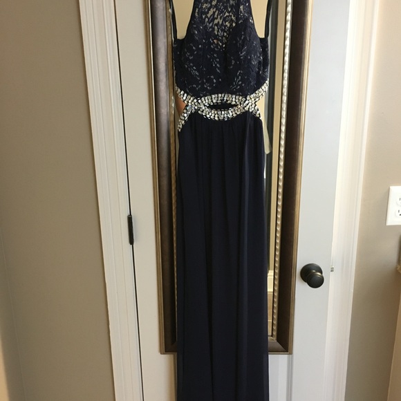 ❤️B. Darlin Gown - Picture 3 of 7